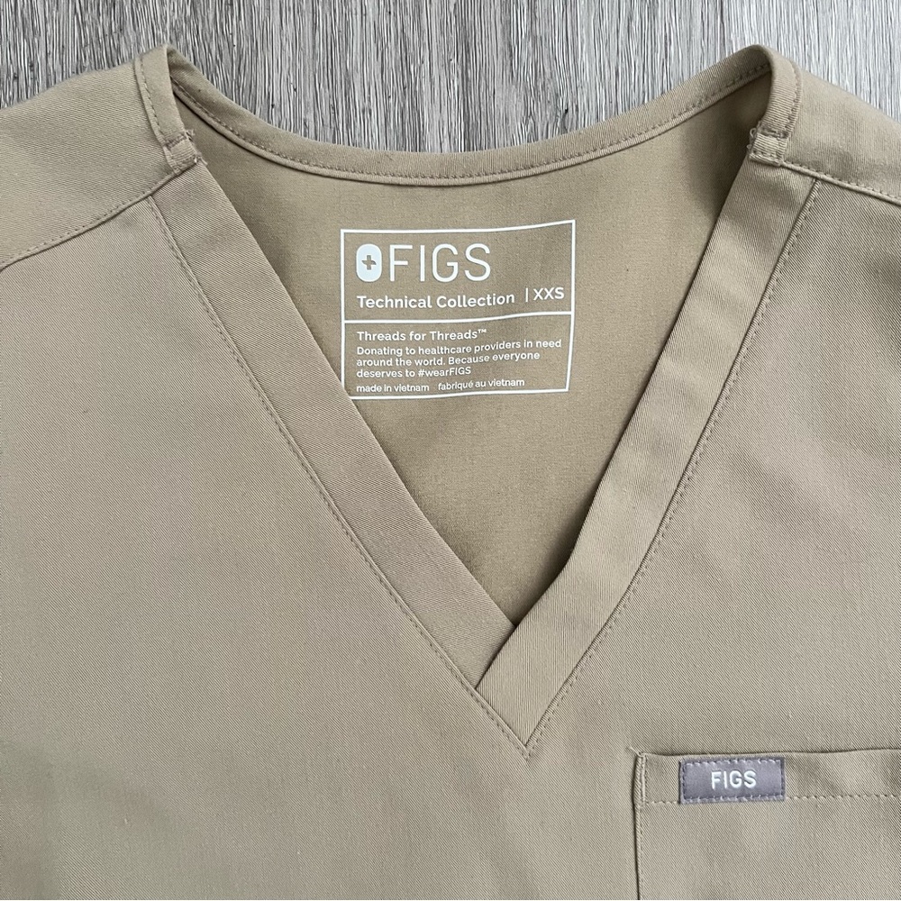 Catarina One-Pocket Scrub Top - Picture 2 of 6